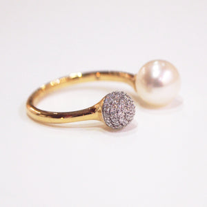 18K Yellow Gold White Pearl and Diamond Ring